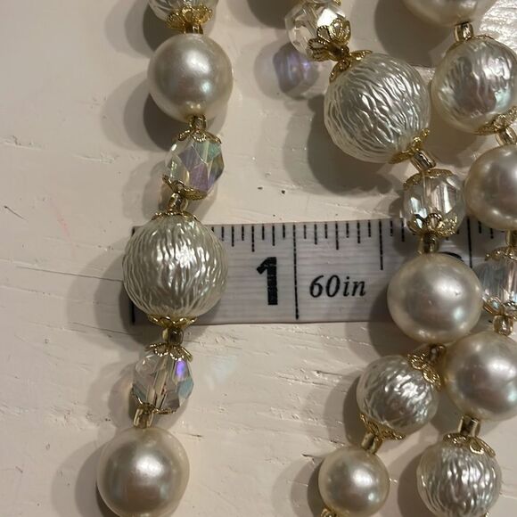Vintage 1950s triple strand golden golden netted simulated white pearls necklace - Picture 12 of 14